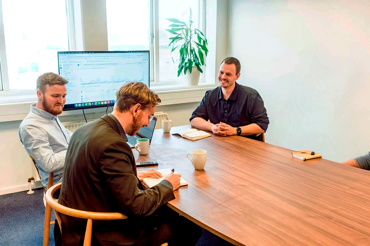 Teammøde hos Vektor Digital med fokus på Google Ads, tracking og e-mail marketing